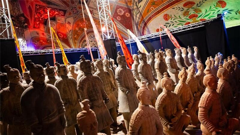 Die Schau „Die Terrakotta Armee“ zeigt nach Angaben der Veranstalter 170 Exponate, einschließlich 150 originalgetreuer Terrakottafiguren.