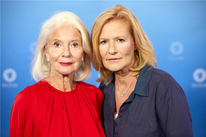 Die Schauspielerin Christiane Hörbiger (links im Bild mit Suzanne von Borsody) wird jetzt für ihr Lebenswerk geehrt. Foto Georg Wendt/dpa