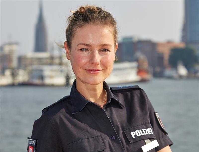 Die Schauspielerin Rhea Harder wird in der ZDF-Serie „Notruf Hafenkante“ zur Polizeiobermeisterin Franzi Jung. Foto Wendt/dpa