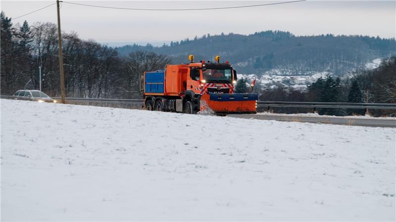 Die Schneefahrzeuge haben bei diesem Wetter viel zu tun. 