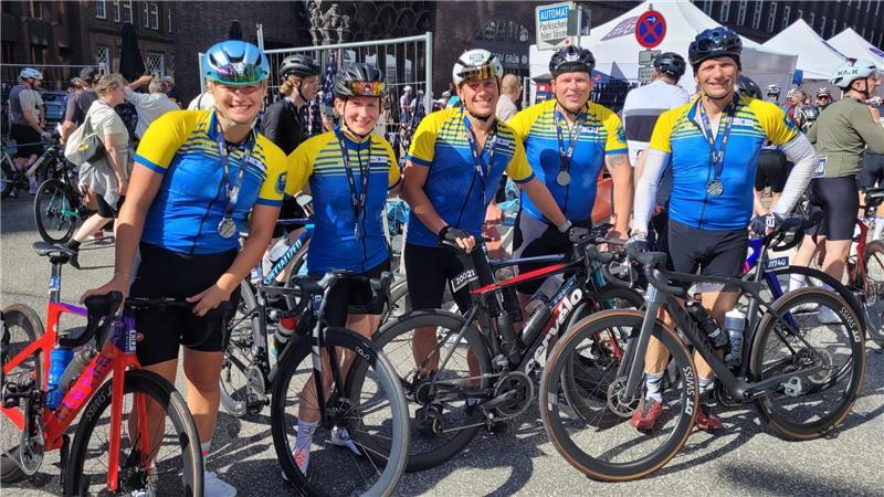 Die Schnellsten vom Team Buxtehude (von links): Leonie Pfeiffer, Viviane Pfennig, Alexander Wey, Erik Manke und Axel Pfeiffer.