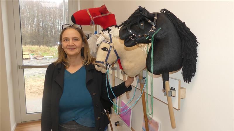 Die Schüler bestimmen mit, so beantragten und bekamen sie bereits eine Unterbringung für ihre Steckenpferde - genannt „Hobby-Horses“. „Das ist zurzeit richtig in“, erzählt Schulleiterin Manuela Mahlke-Göhring.