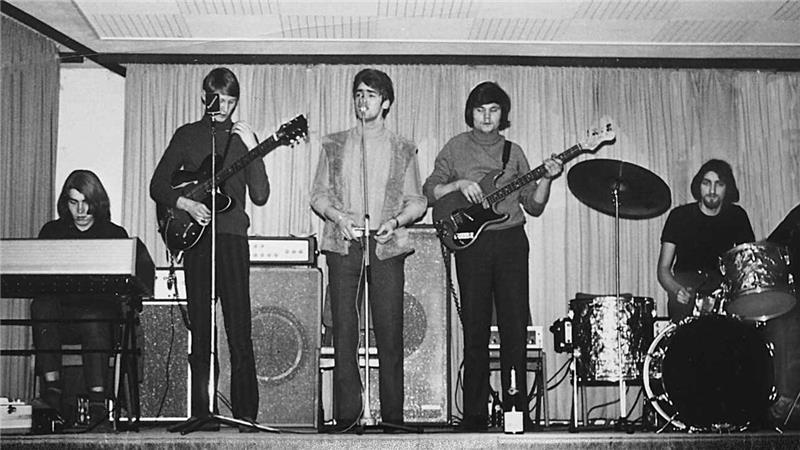 Die Schülerband Exciters heizte früher auf dem Saal ein.