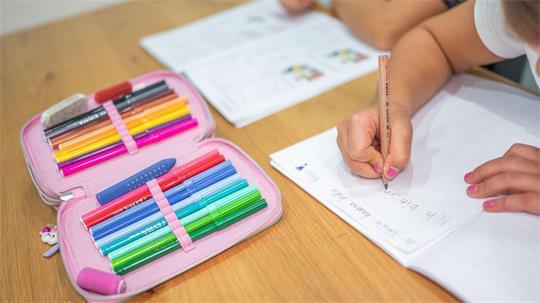 Die Schuleingangsuntersuchungen 2025 in der Region Hannover zeigten: Viele Kinder haben Sprachschwierigkeiten. (Symbolbild)