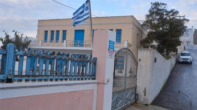 Santorini bebt – Athen spürt die Erschütterungen Die Schulen auf den Inseln Santorini, Ios, Amorgos und Anafi bleiben bis auf weiteres geschlossen.