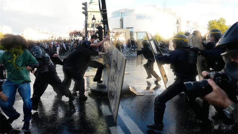 Die Schulproteste in Frankreich dauern an.