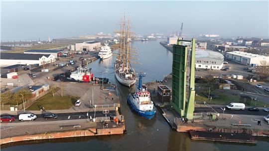 Die „Schulschiff Deutschland“ verlässt am Montagmorgen ihren Liegeplatz.