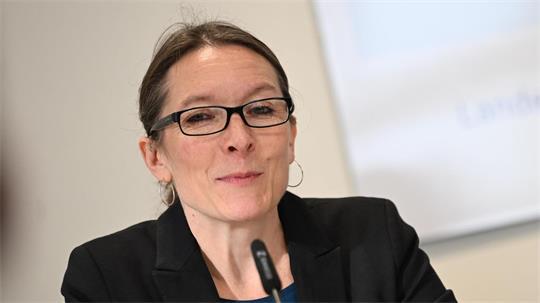Die Schulsenatorin freut sich über erneut bessere Abschlüsse im Abi-Jahrgang. (Archivbild)