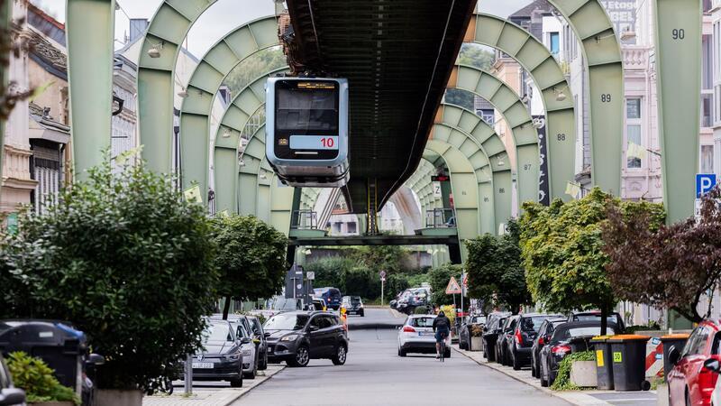Die Schwebebahn ist schon länger ein Coolheitsfaktor der Stadt Wuppertal. Nun wird sie explizit als Reiseziel für 2025 empfohlen.