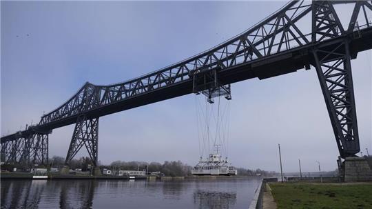 Die Schwebefähre in Rendsburg ist nach Reparaturarbeiten wieder in Betrieb. (Archivfoto) 