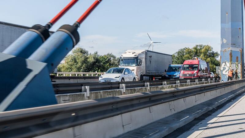 Norderelbbrücke wieder befahrbar – Hamburgs Alter Elbtunnel gesperrt Die Schweißnähte der Norderelbbrücke müssen repariert werden. (Archivfoto)