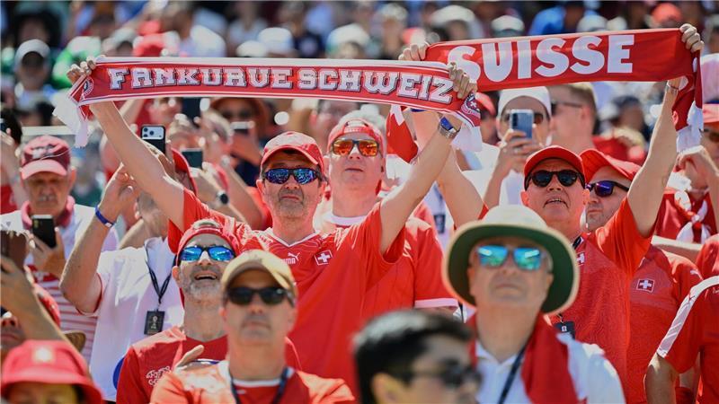 Die Schweizer Fans waren schon früh auf den Beinen.