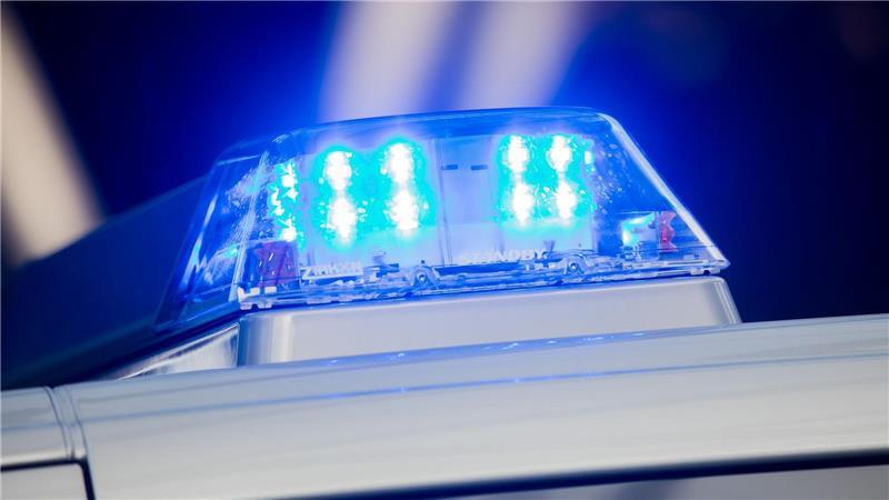 Die Schweizer Polizei befürchtet Verletzte bei der Entgleisung des Zuges. (Symbolbild)