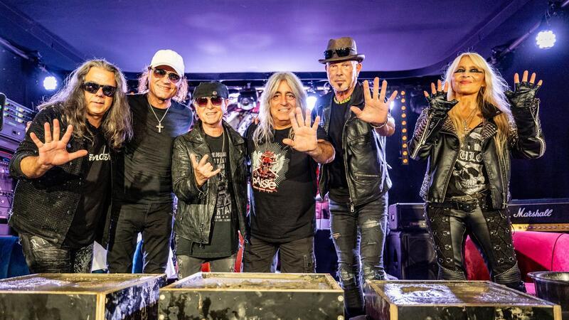 Scorpions spielen mit Doro in Wacken Die Scorpions haben bei ihrem Auftritt in Wacken auch Unterstützung von Doro Pesch bekommen.