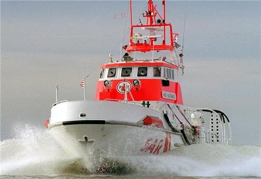 Die Seenotretter kamen dem verletzten Seemann zu Hilfe. (Archivbild). Foto: Horst Pfeiffer/dpa/lno