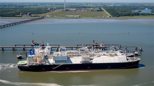 Die Seewassersysteme des LNG-Terminalschiffes „Excelsior“ sollten statt mit Biozid mit einem Ultraschallverfahren gereinigt werden. (Archivbild)