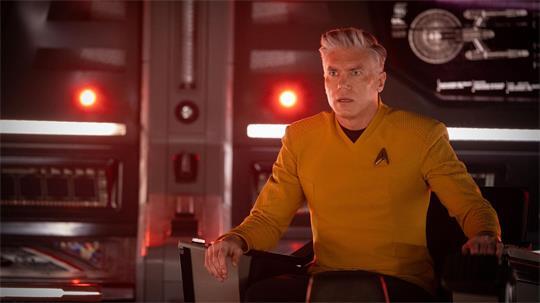 Die Serie erzählt die Geschichte des Raumschiffs Enterprise unter dem Kommando von Captain Pike (Anson Mount).