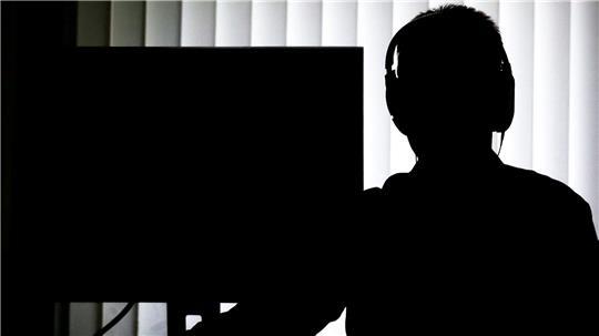 Die Sicherheitsbehörden sollen für bestimmte Zwecke Daten mit Hilfe von Künstlicher Intelligenz auswerten dürfen. (Symbolbild)