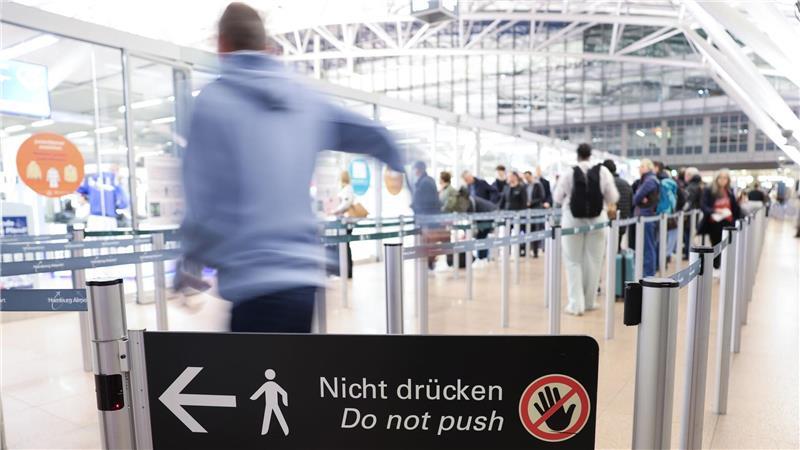 Flugbetrieb am Airport Hamburg wieder angelaufen Die Sicherheitskontrollen sind wieder auf. Der Warnstreik am Flughafen Hamburg beendet.