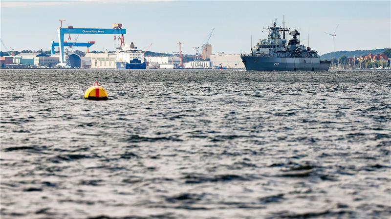 „Hunderte Angriffe pro Tag“ – Wie sicher sind norddeutsche Häfen? Die Sicherheitslage habe sich vor allem im Ostseeraum verändert, sagt die Marine. (Archivbild)