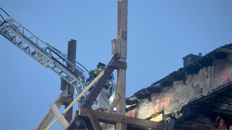 Hausexplosion in Regensburg: Leiche geborgen Die Sicherungsmaßnahmen liefen die Nacht hindurch.
