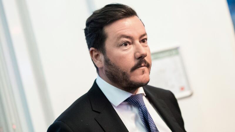 Signa-Holding fällt zusammen – Fünf Milliarden Euro Verbindlichkeiten Die Signa Holding GmbH von René Benko meldet ein Insolvenzverfahren an.