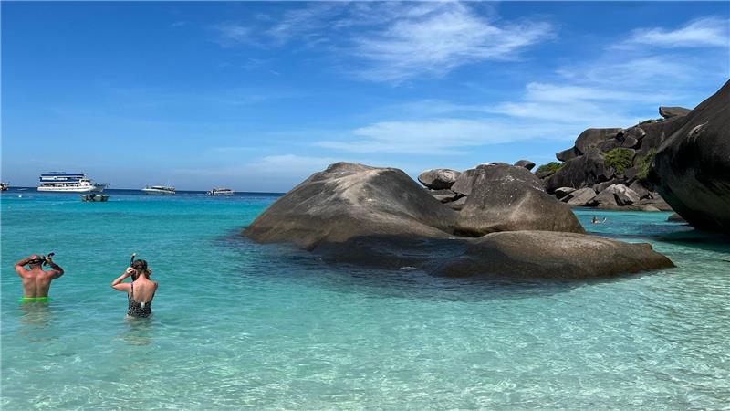 Trauminseln in Thailand schließen für fünf Monate Die Similan Islands mit ihren Granitformationen sind bei Tagestouristen aus aller Welt beliebt - und dürfen sich jetzt wieder erholen. (Archivbild)
