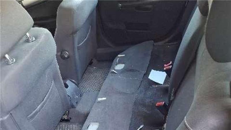 Polizei stoppt demoliertes Auto mit fünf Kindern an Bord Die Sitzfläche der rückwärtigen Bank war demontiert.