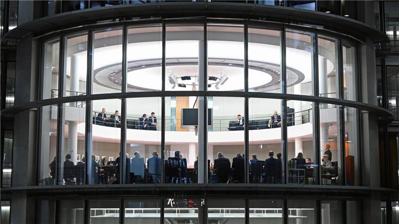 Bundeshaushalt 2026 mit noch höheren Schulden Die Sitzung dauerte bis zum frühen Morgen.