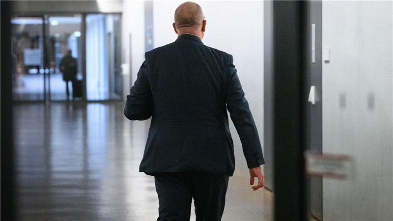 Kontrollgremium: Corona-Untersuchung öffentlich machen Die Sitzungen des Parlamentarischen Kontrollgremiums sind grundsätzlich geheim. Nur einmal im Jahr befragen die Abgeordneten das Spitzenpersonal der Nachrichtendienste in einer öffentlichen Sitzung.