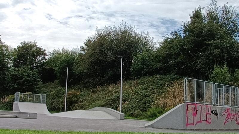 „Laut brüllende Bassbox“: Lärm von Fredenbecker Skateanlage nervt Anwohner Die Skateranlage am Raakamp in Fredenbeck.