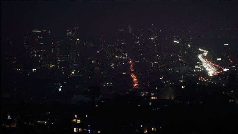 Die Skyline der nordkalifornischen Metropole ist ungewöhnlich dunkel.