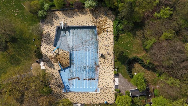 Vorbereitungen für Freibadsaison laufen auf Hochtouren Die Sommerfreibäder ohne Hallenbadverbindung werden später geöffnet.