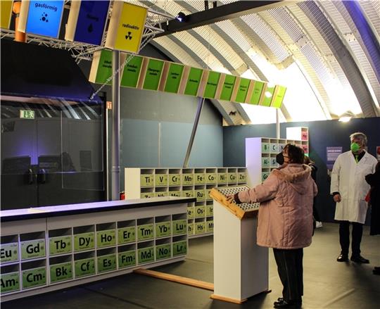 Die Sonderausstellung „Bausteine der Chemie“ kam gut bei den Besuchern an. Foto: Natureum