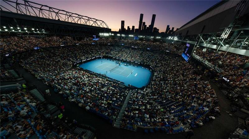 Die Sonne geht bei den Australian Open über der Rod Laver Arena unter.