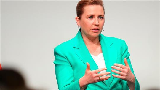 Die Sozialdemokratin Mette Frederiksen kann Regierungschefin in Dänemark bleiben. (Archivbild)