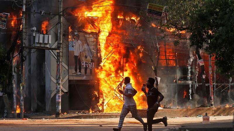 Die Spannungen in Bangladesch nehmen wieder zu.