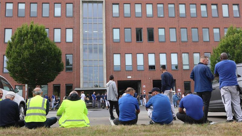 Versammlung im VW Werk Kassel: Betriebsrat pocht auf Zusagen Die Sparpläne des VW-Managements sorgen auch in Kassel für Unruhe.