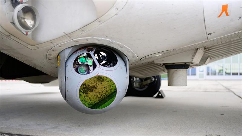 Im Tiefflug übers Meer – So spüren Öljäger Umweltsünder auf Die Spezialflugzeuge sind mit einer Kamera mit verschiedenen Optiken ausgestattet.