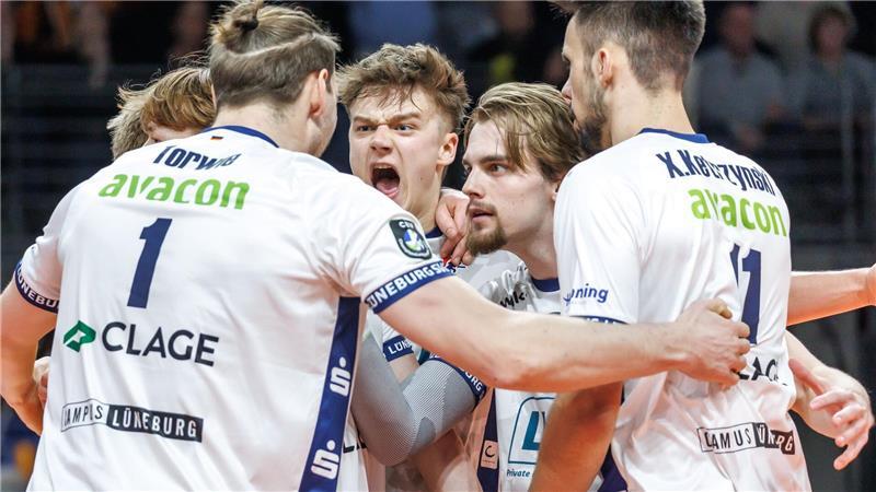 Lüneburg chancenlos in der Champions League Die Spieler der SVG Lüneburg stehen im Viertelfinale der Champions League.