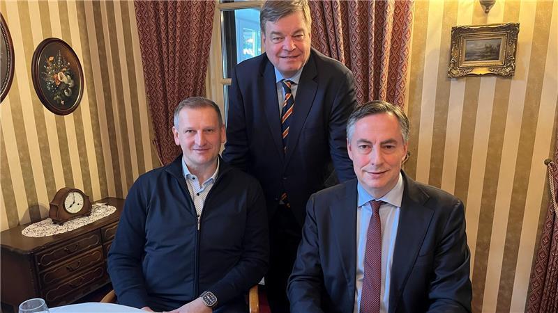 Die Spitze der Kreis-CDU geht optimistisch ins Kommunalwahl-Jahr 2026 - trotz AfD (von links): Claus Seebeck, Enak Ferlemann und David McAllister.