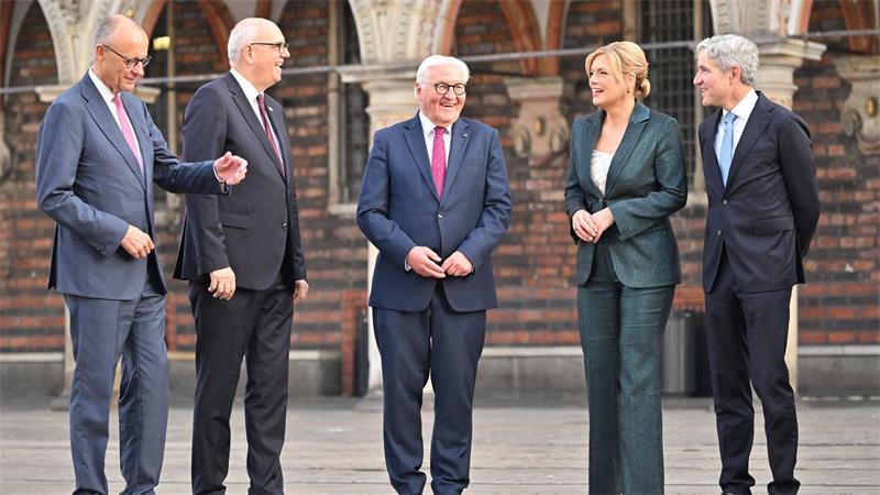 Die Spitze der Verfassungsorgane kam nach Bremen.