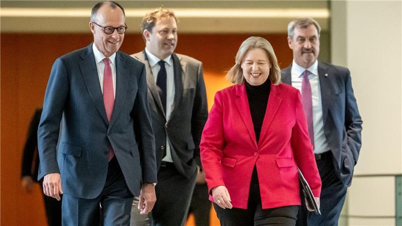 Die Spitzen der Koalition haben bis in die Nacht in der Berliner Villa Borsig über die Energiepreiskrise und anstehende Reformprojekte beraten.