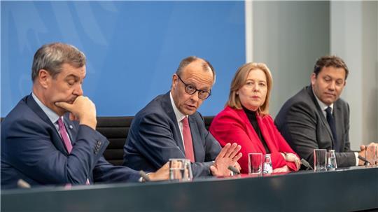 Die Spitzen der Koalition haben lange über eine gemeinsame Position zum Verbrenner-Aus gestritten - nun wurde eine Einigung gefunden. 