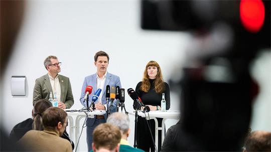 Die Spitzen von Linke, Grünen und SPD in Berlin wollen auf einer Pressekonferenz über das Ergebnis ihre Sondierungen zur Regierungsbildung informieren. (Archivbild)