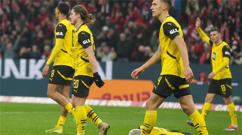 Auswärtsmisere sorgt für herbstliche Tristesse beim BVB Die Spitzengruppe der Liga ist für den BVB weit weg.