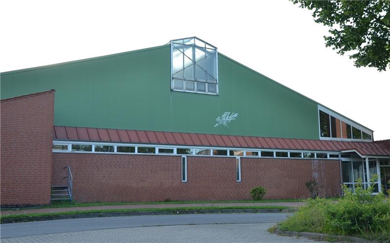 Die Sporthalle am Schulzentrum in Steinkirchen. In die 1982 gebaute Halle wurde in den vergangenen Jahren wenig investiert. Fotos Meybohm