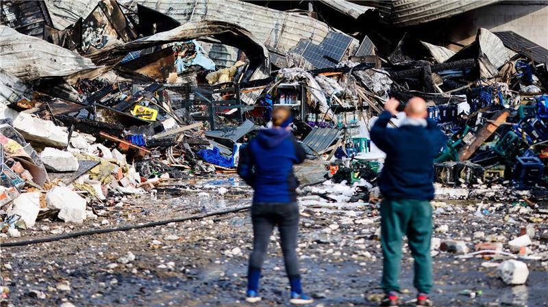 Die Sprengung eines Geldautomaten hat in Risum-Lindholm in der Nacht einen Gebäudebrand ausgelöst.