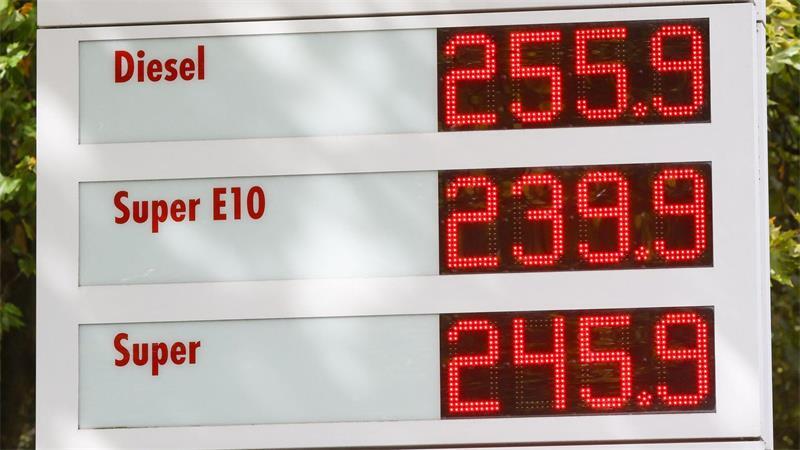 Die Spritpreise steigen.