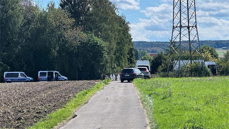 Attacken auf Stromnetz: Polizei nimmt Verdächtigen fest Die Spurensicherung am Ort der Festnahme in der Nähe des Kraftwerks Weisweiler.